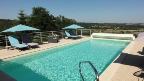 L'Enaurada gite à Figeac:La piscine de l'Enaurada