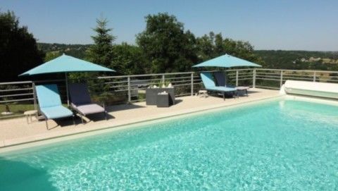 L'Enaurada gite à Figeac: La piscine de l'Enaurada