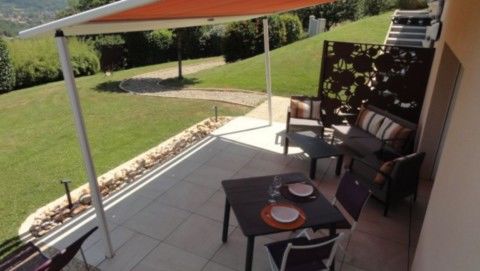 L'Enaurada gite à Figeac:Votre terrasse sous pergola