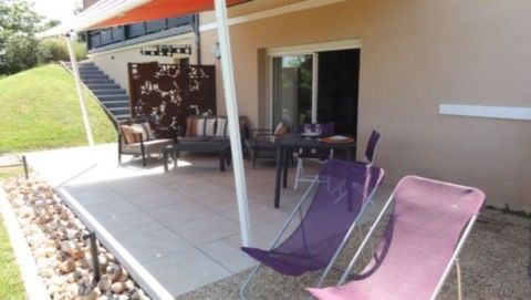 L'Enaurada gite à Figeac: Votre terrasse sous pergola